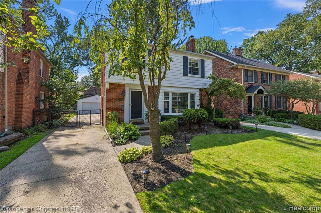 1683 Severn Road Grosse Pointe Woods, MI 48236 - Photo 3 of 47