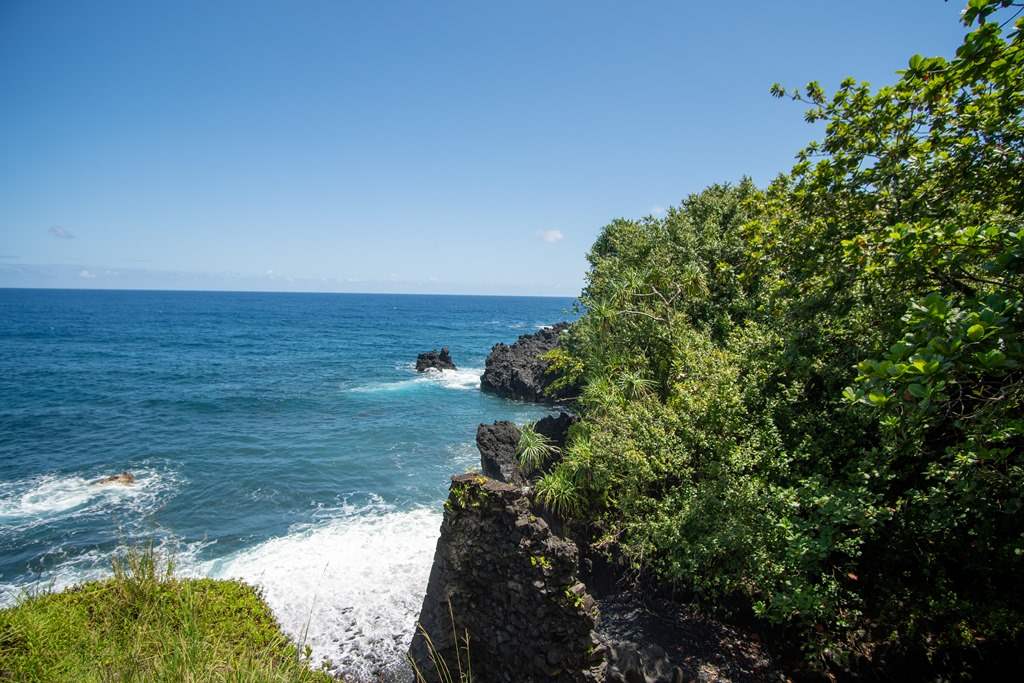 Nahiku Road Hana, HI 96713 - Photo 17 of 30 a view of a lake from a yard
