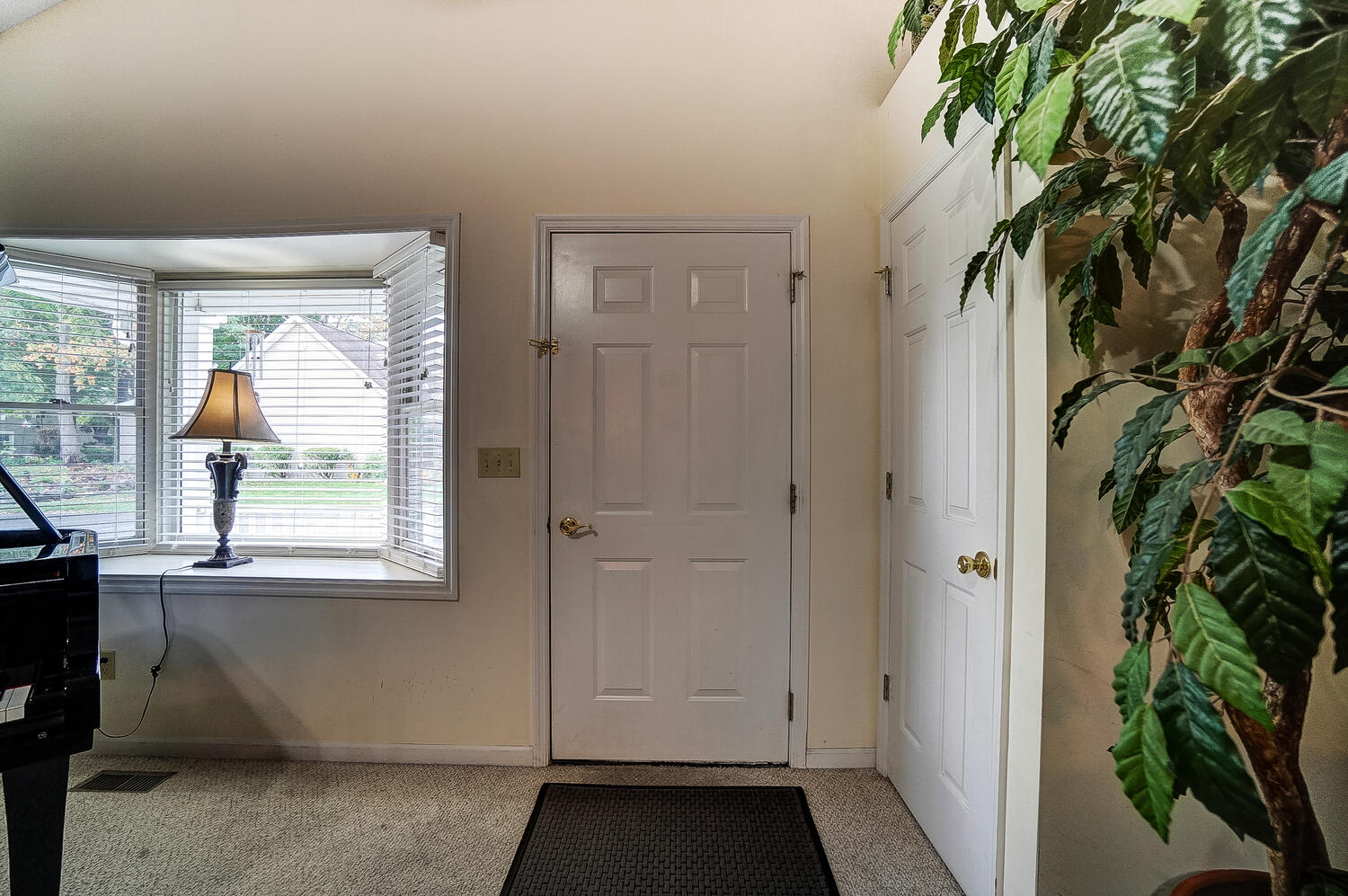 1516 Ridgeview Circle East Springfield, OH 45504 - Photo 4 of 24