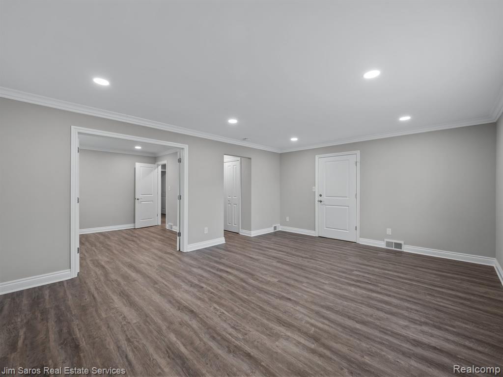 895 Harcourt Road Grosse Pointe Park, MI 48230 - Photo 7 of 17