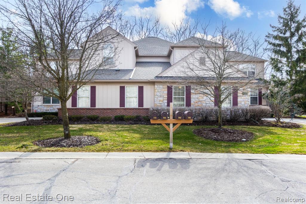 3585 Windingbrook Circle, Unit 89 Rochester Hills, MI 48309 - Photo 2 of 59 Gallery Image 2