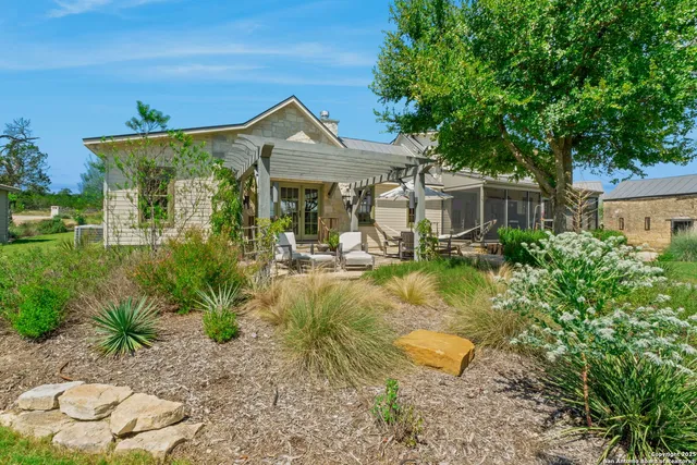 a view of an outdoor space