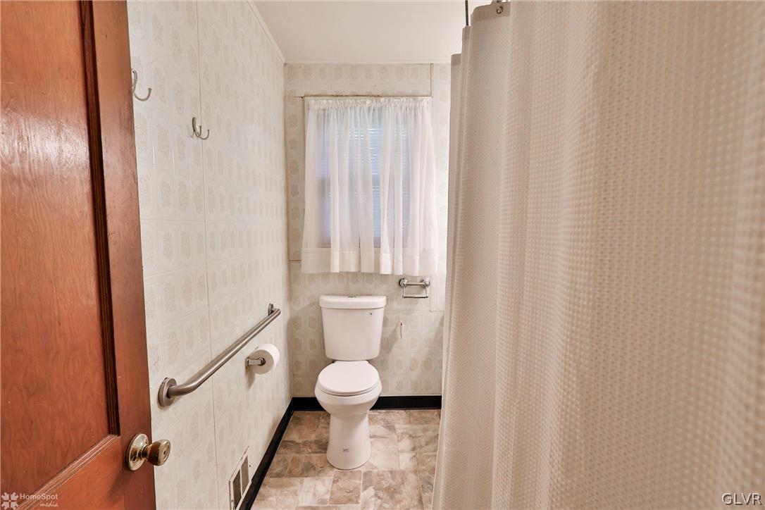 4146 Oakland Road Bethlehem, PA 18020 - Photo 14 of 42 Gallery Image 14