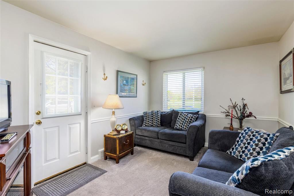 1007 Vernier Road Grosse Pointe, MI 48236 - Photo 16 of 50