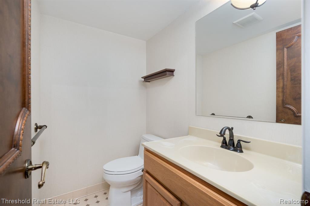 23231 Farmington Road Farmington, MI 48336 - Photo 26 of 53