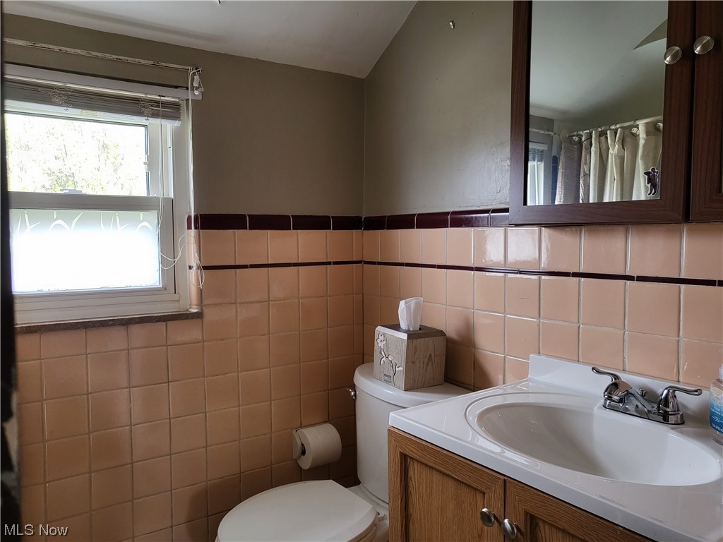 6146 Kelsey Road Cleveland, OH 44129 - Photo 20 of 26
