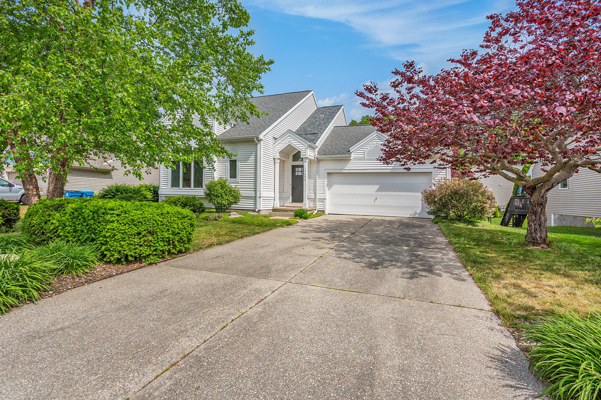 15655 Riverside Drive Spring Lake, MI 49456 - Photo 1 of 24 002_8l9a8250