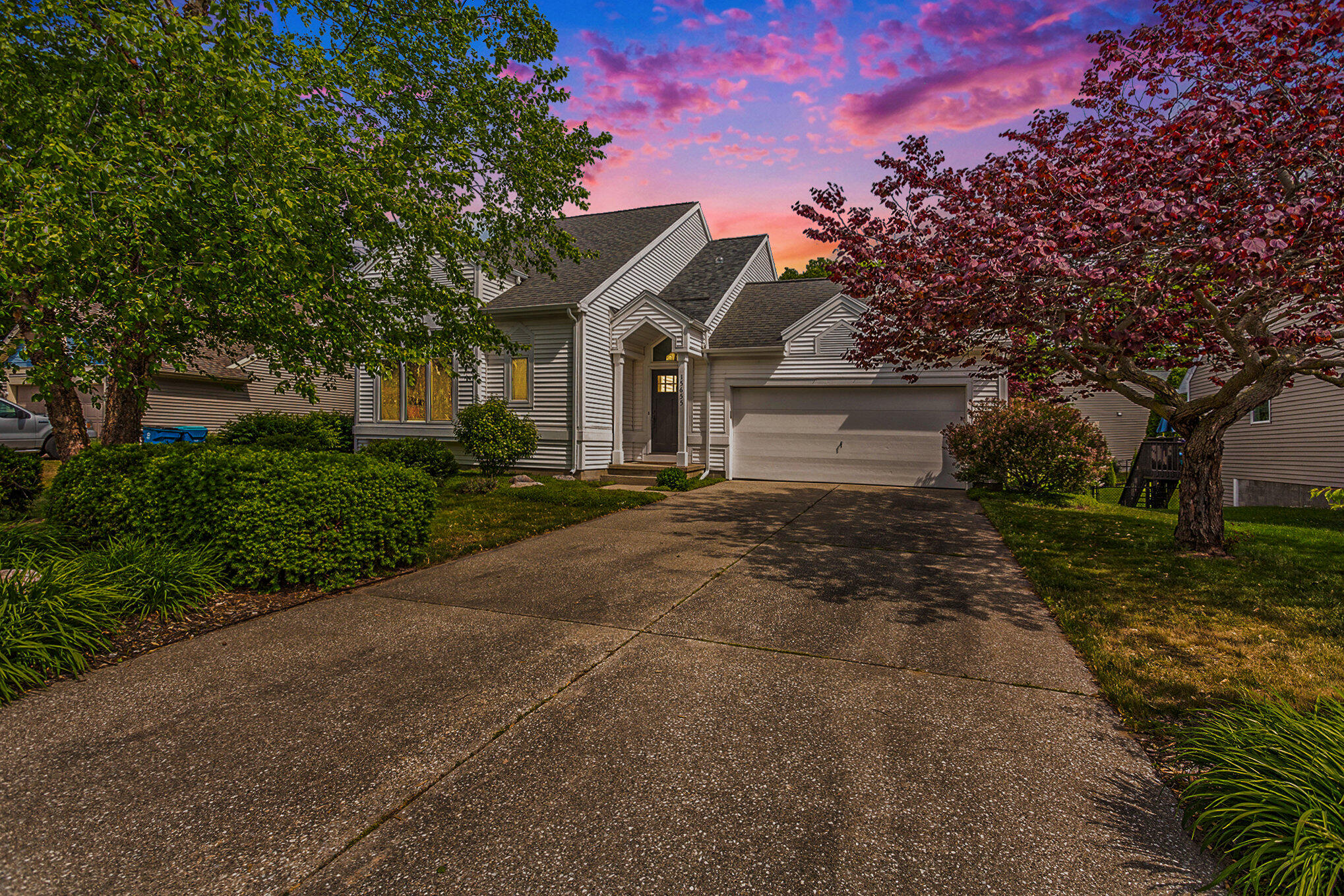 15655 Riverside Drive Spring Lake, MI 49456 - Photo 2 of 24 001_8l9a8250-twilight