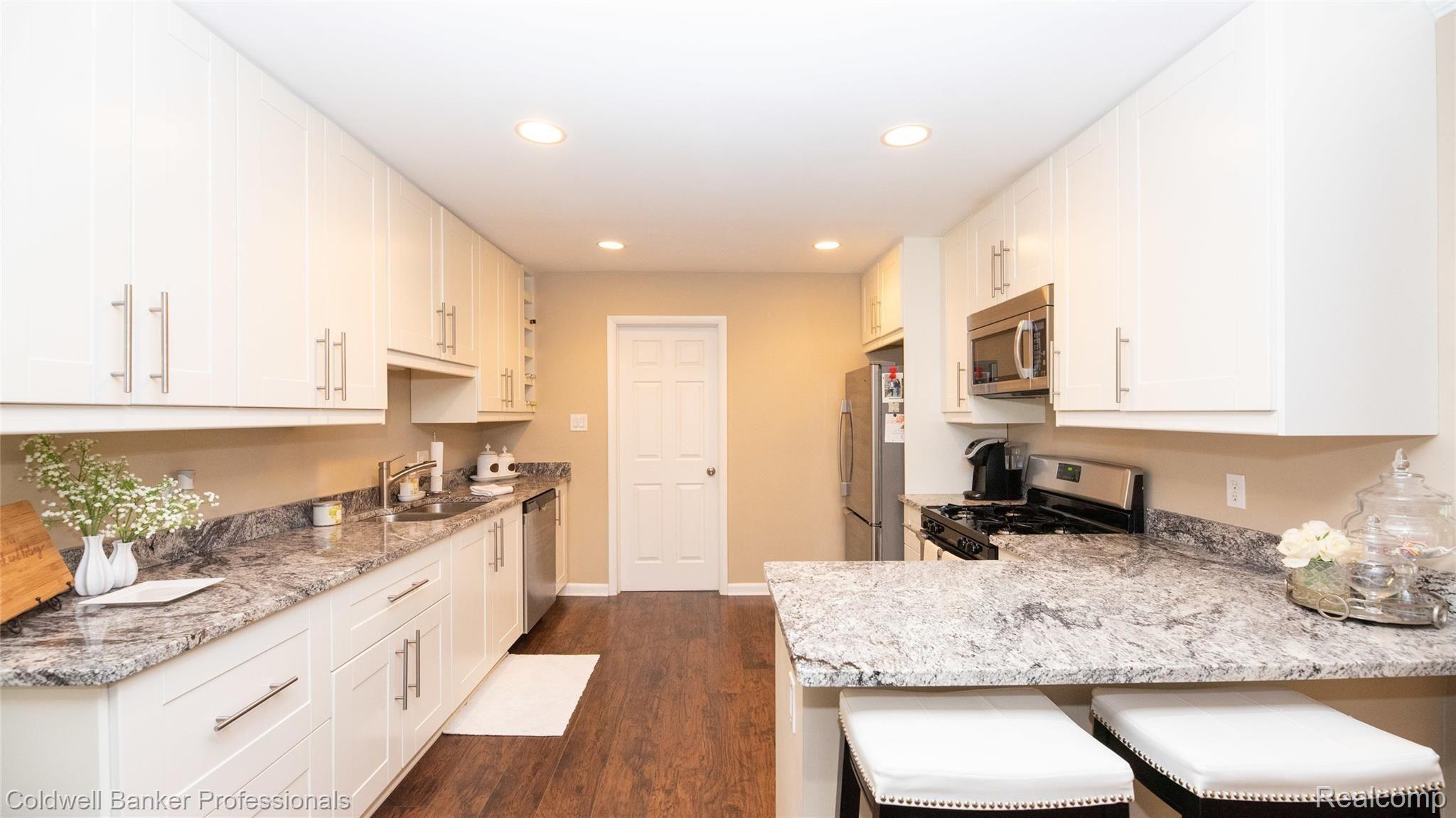 35932 Hardenburg Road Farmington, MI 48331 - Photo 15 of 34 00__16.jpg