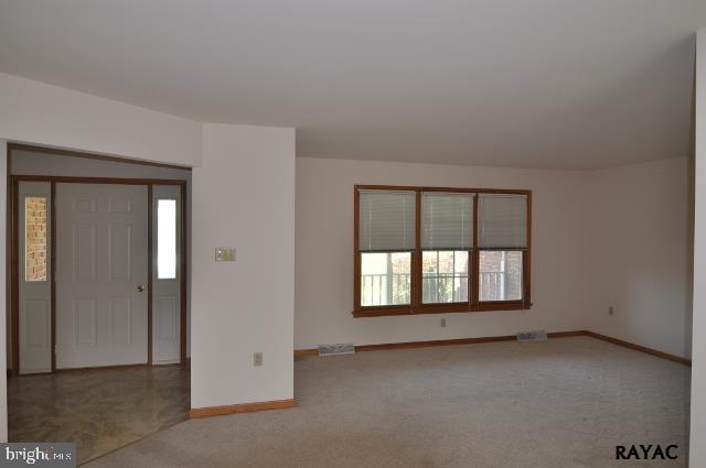 509 Hamlet Drive West Spring Grove, PA 17362 - Photo 10 of 31 Gallery Image 10