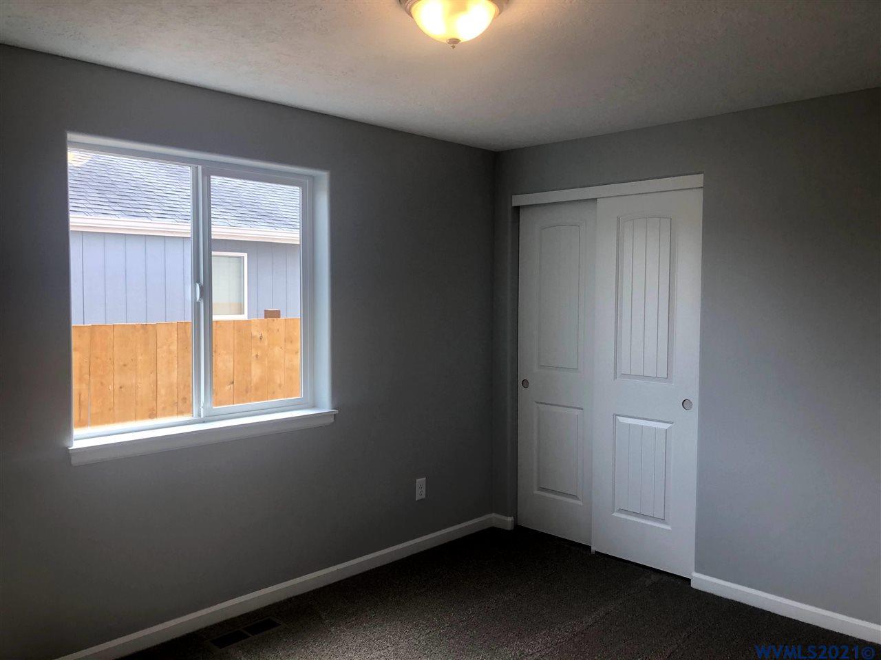 2004 Southwest 13th Avenue Albany, OR 97321 - Photo 11 of 39 Gallery Image 11