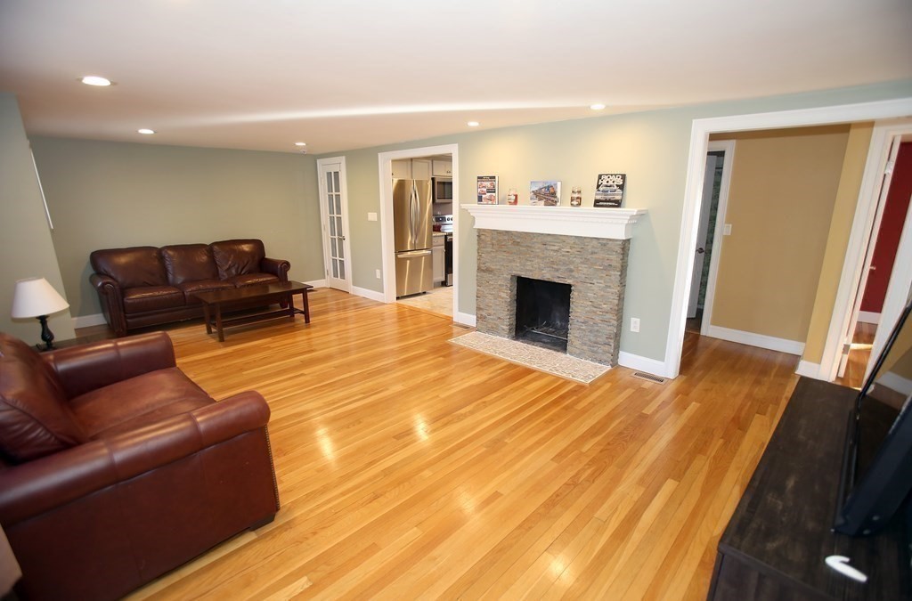 416 Center Street Hanover, MA 02339 - Photo 5 of 31 Gallery Image 5