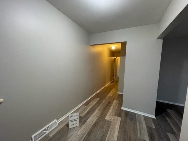 10 Ingleshire Road Montgomery, IL 60538 - Photo 2 of 26 a view of a hallway
