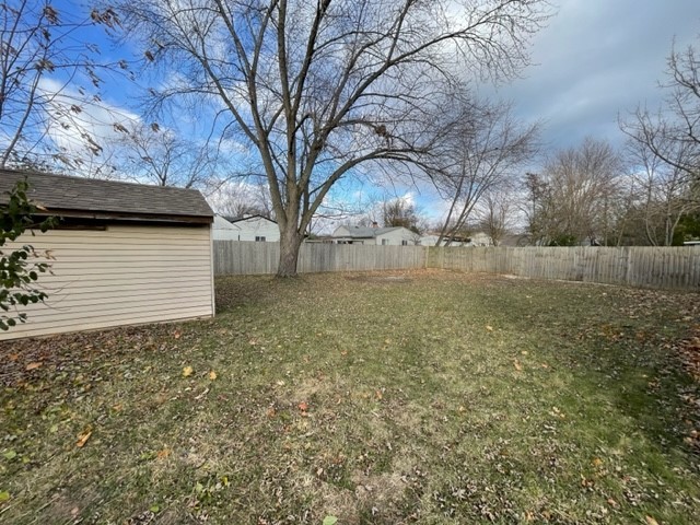 10 Ingleshire Road Montgomery, IL 60538 - Photo 24 of 26 a view of a backyard with large trees