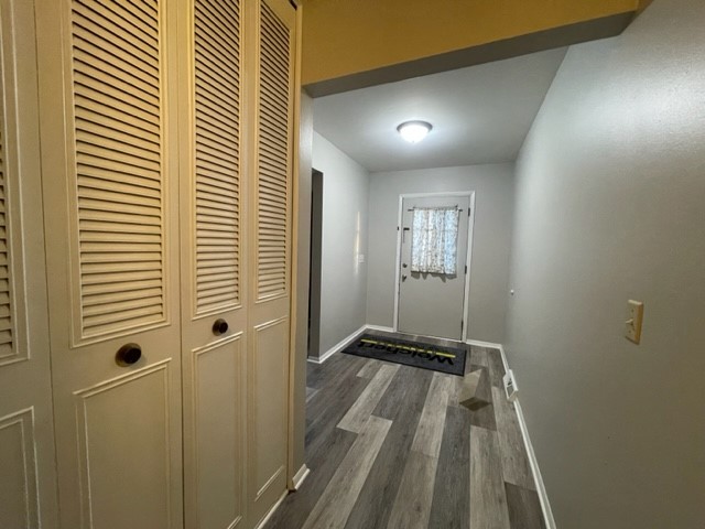 10 Ingleshire Road Montgomery, IL 60538 - Photo 3 of 26 a view of a hallway with closet