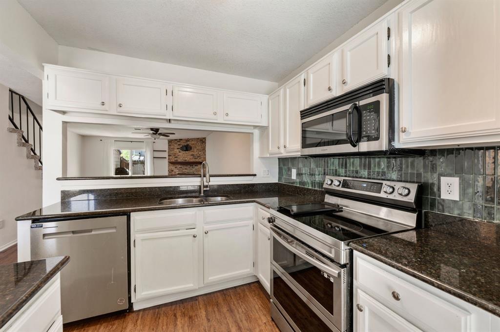 61 Abbey Road Euless, TX 76039 - Photo 11 of 19