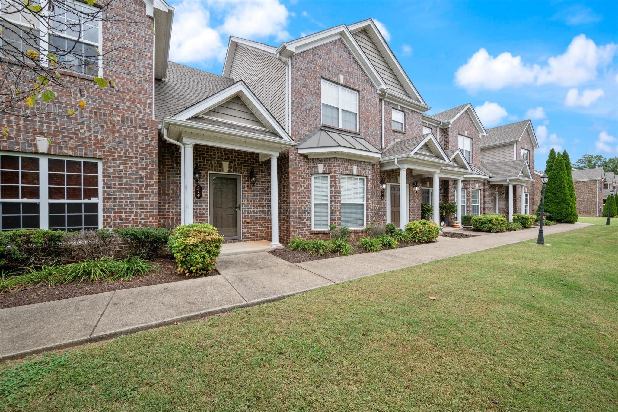220 Rowlette Circle Murfreesboro, TN 37127 - Photo 2 of 30