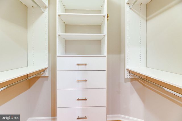 $390,000 | 4560 Strutfield Lane, Unit 1111, Alexandria, VA 22311