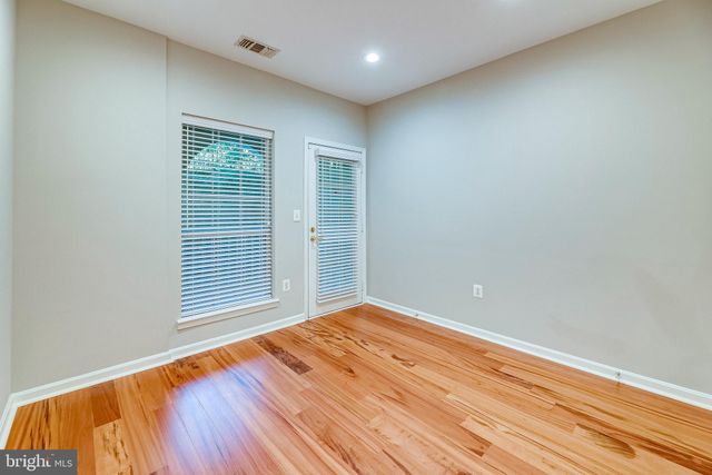 $390,000 | 4560 Strutfield Lane, Unit 1111, Alexandria, VA 22311