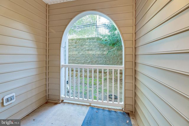 $390,000 | 4560 Strutfield Lane, Unit 1111, Alexandria, VA 22311