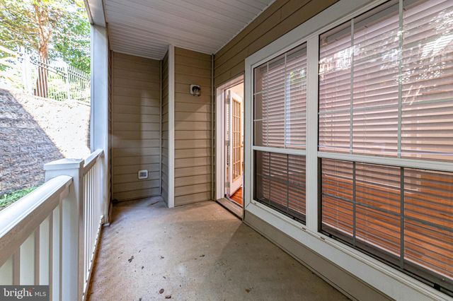 $390,000 | 4560 Strutfield Lane, Unit 1111, Alexandria, VA 22311