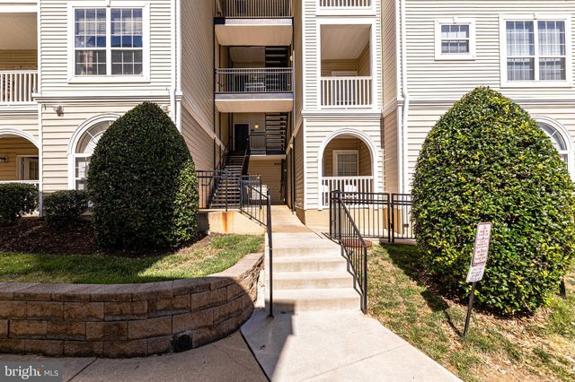 $390,000 | 4560 Strutfield Lane, Unit 1111, Alexandria, VA 22311