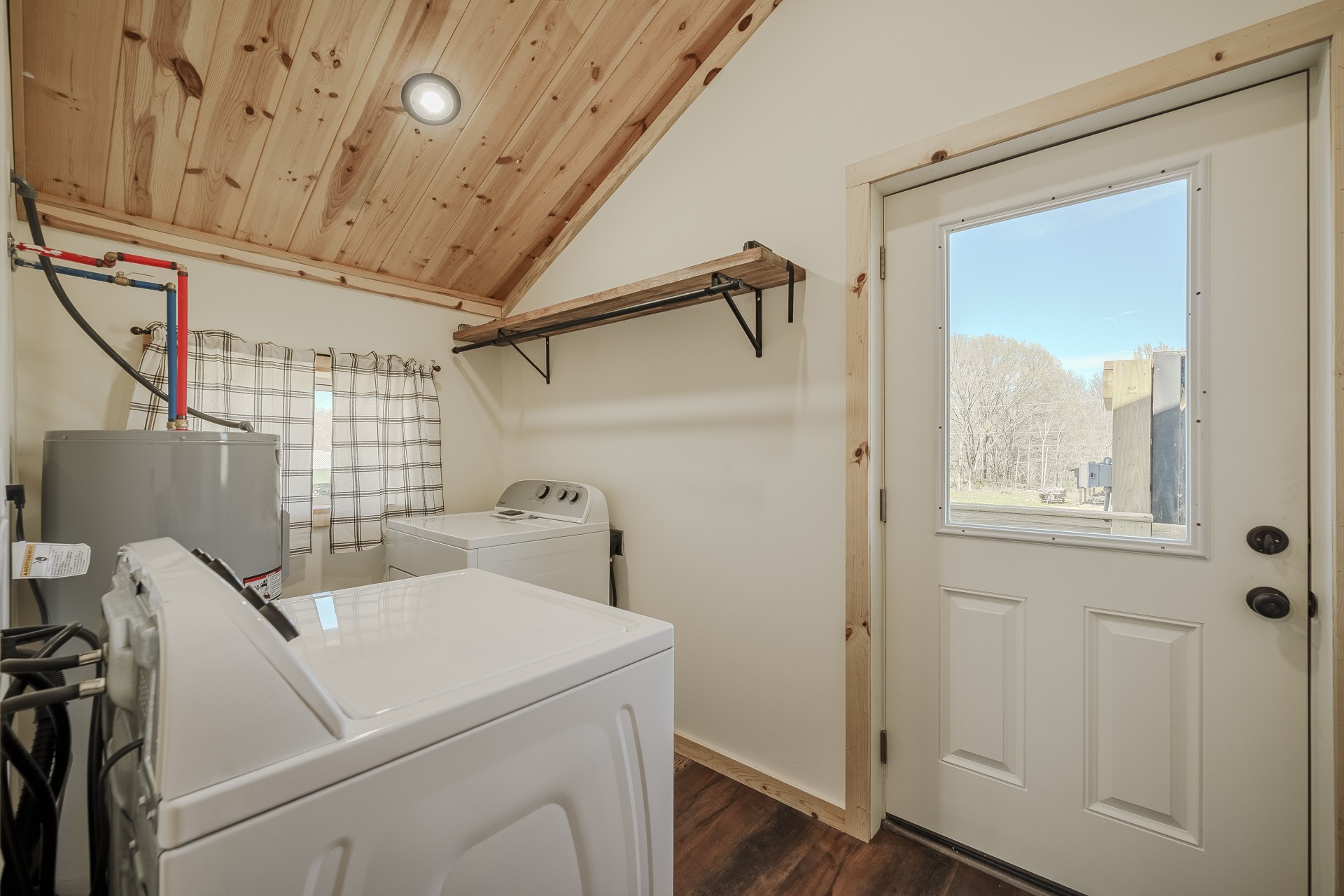 1082 WC PICKETT Road Clifton, TN 38425 - Photo 19 of 76