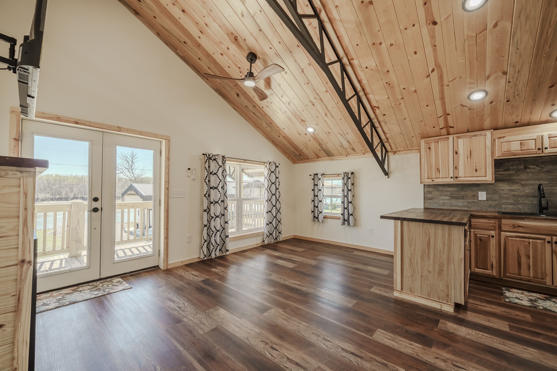 1082 WC PICKETT Road Clifton, TN 38425 - Photo 21 of 76