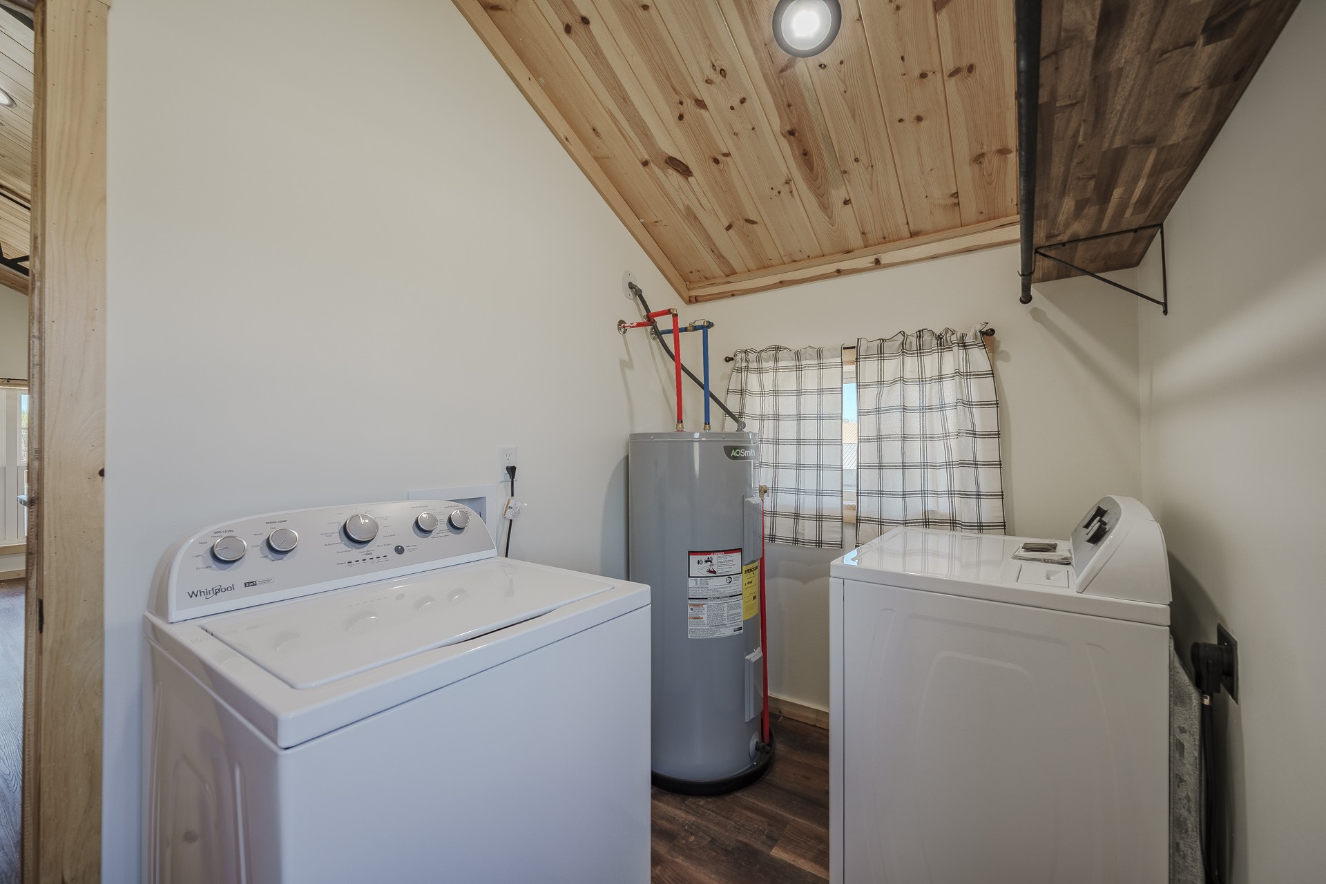 1082 WC PICKETT Road Clifton, TN 38425 - Photo 27 of 76