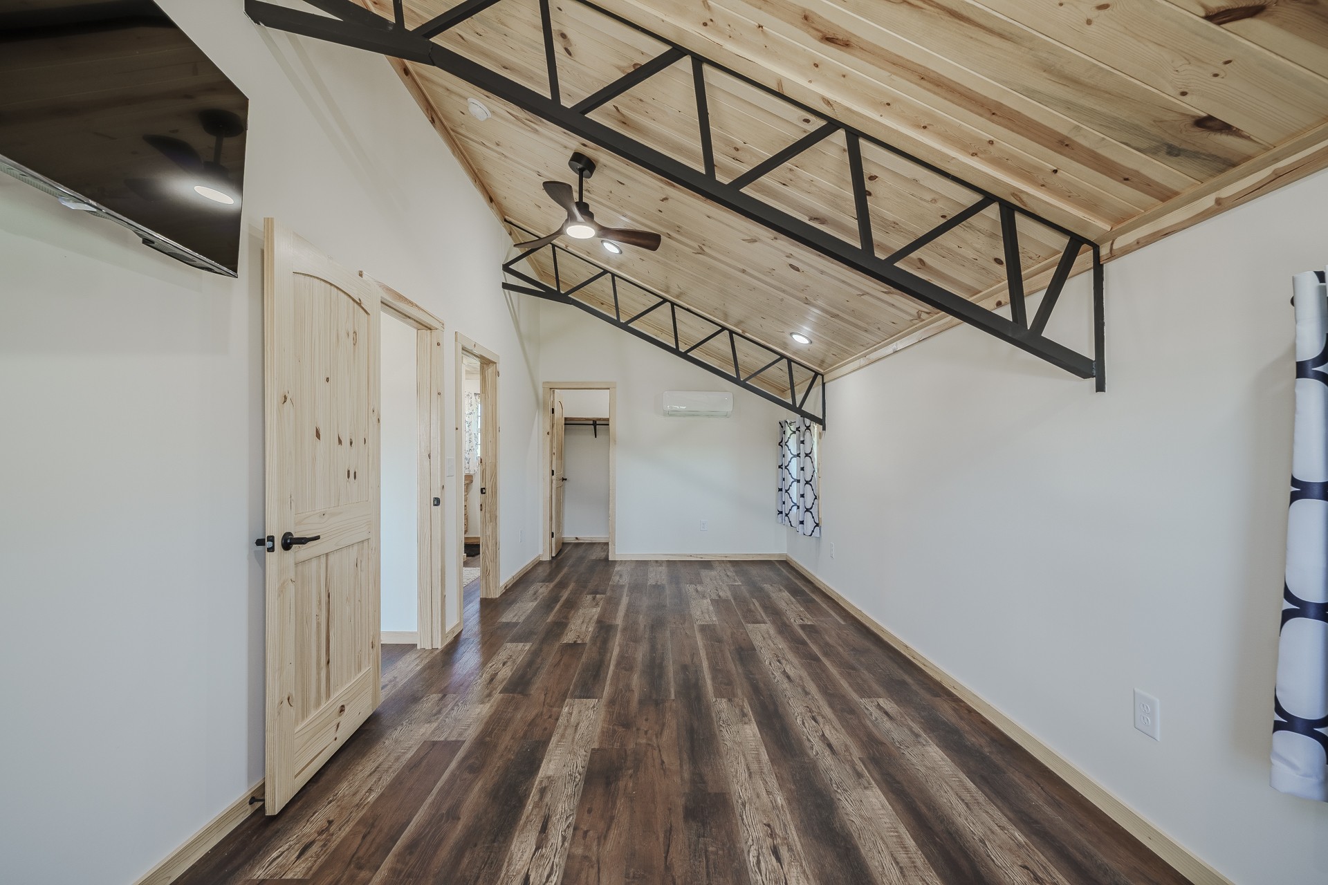 1082 WC PICKETT Road Clifton, TN 38425 - Photo 29 of 76