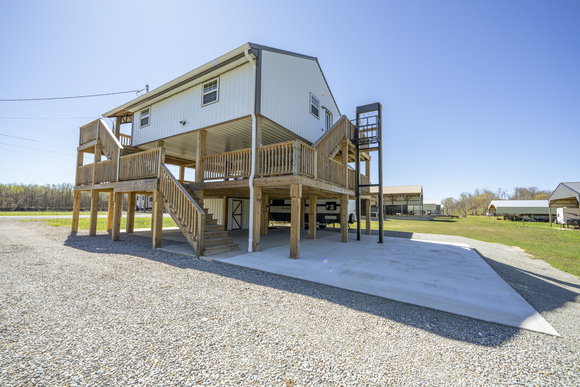 1082 WC PICKETT Road Clifton, TN 38425 - Photo 4 of 76