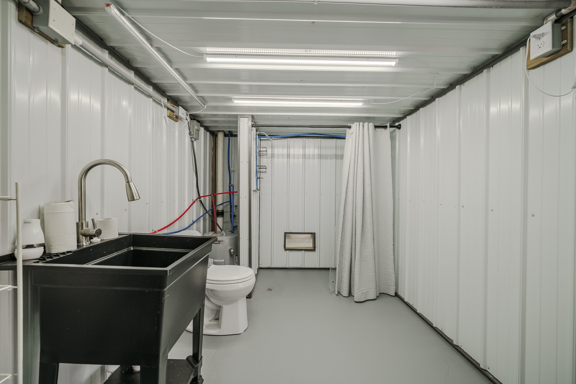 1082 WC PICKETT Road Clifton, TN 38425 - Photo 45 of 76