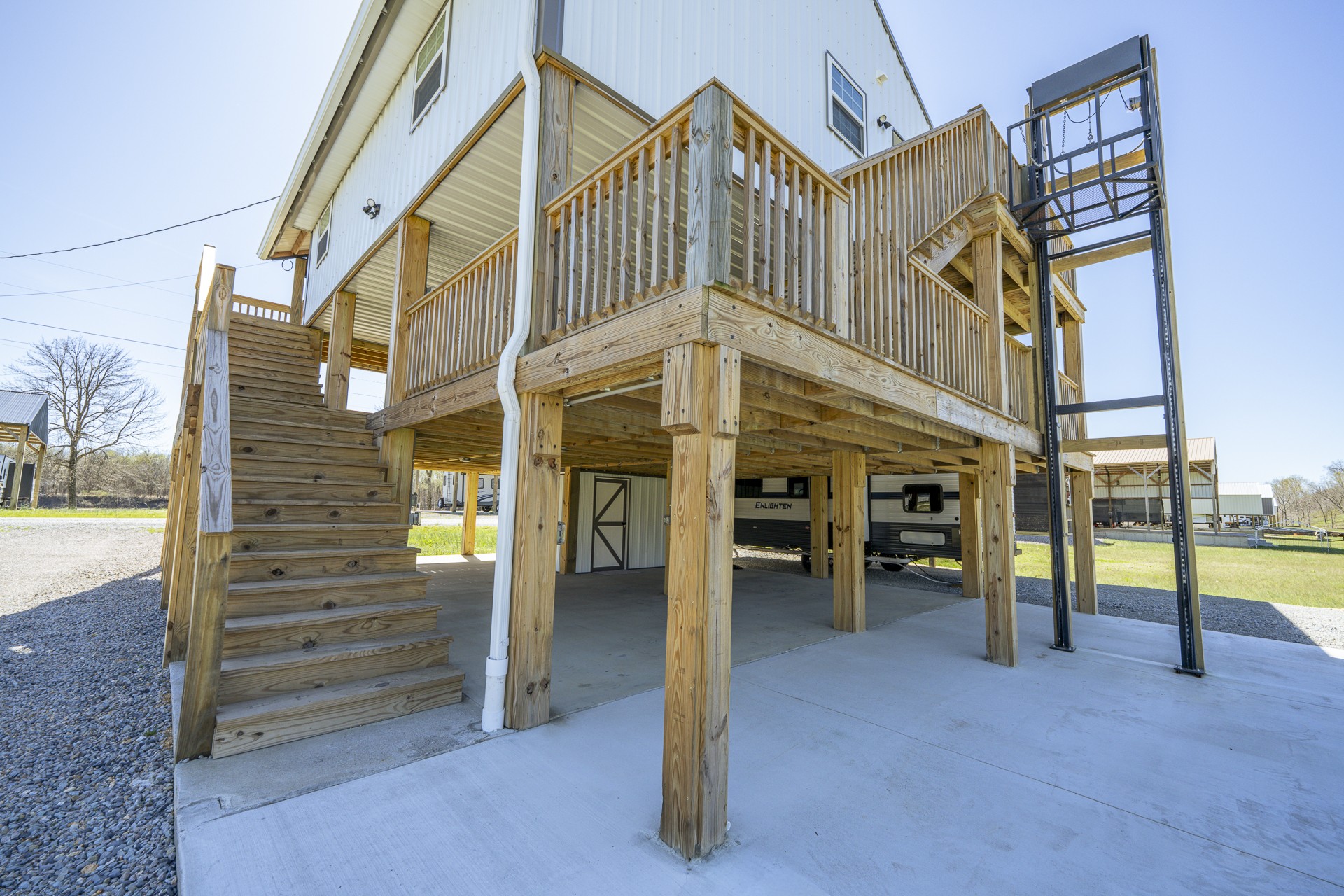 1082 WC PICKETT Road Clifton, TN 38425 - Photo 5 of 76