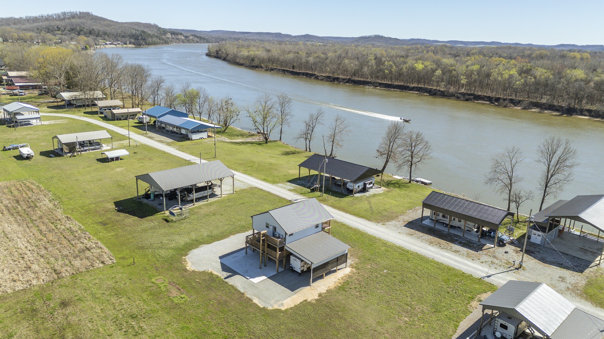 1082 WC PICKETT Road Clifton, TN 38425 - Photo 67 of 76