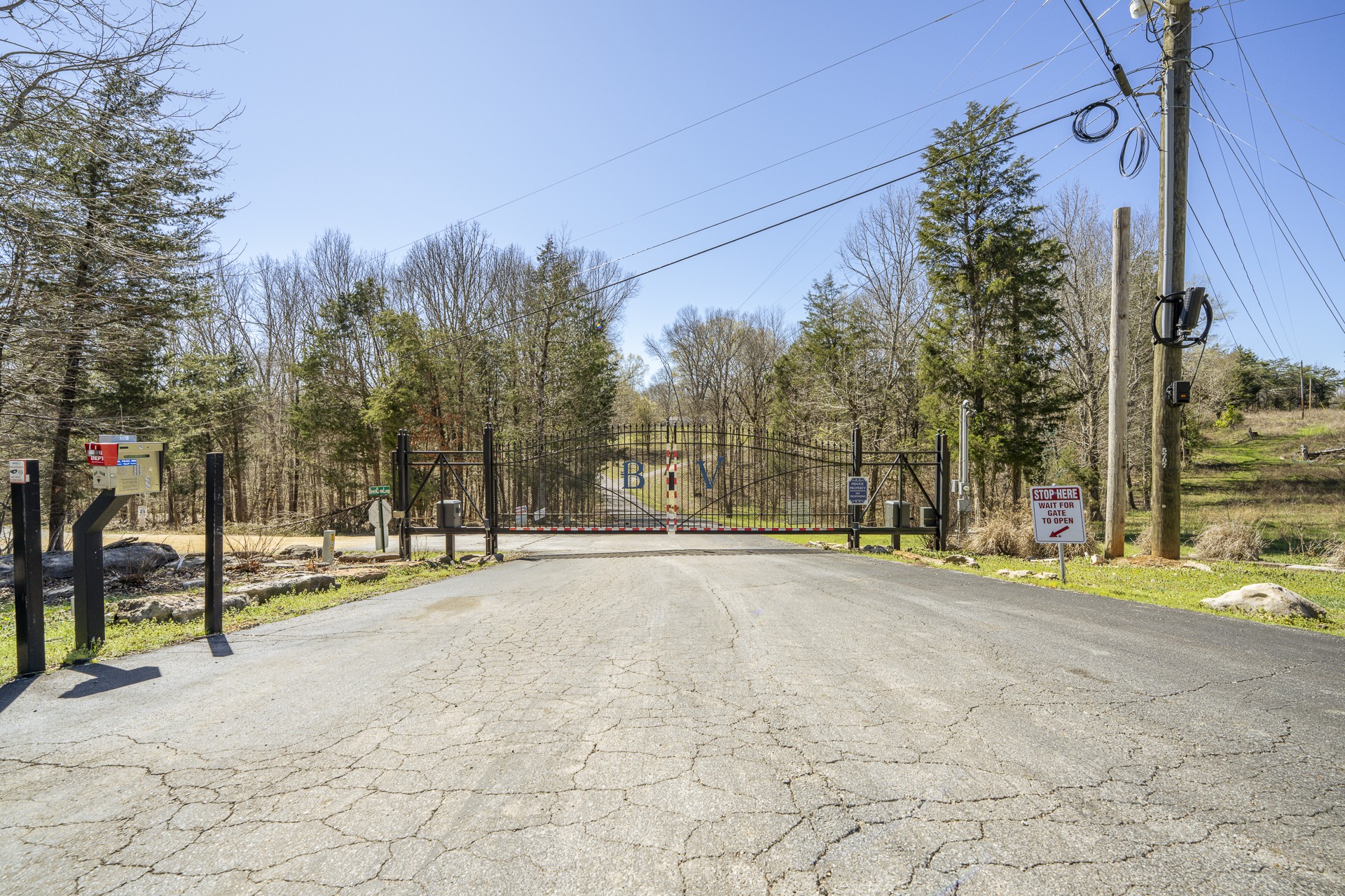 1082 WC PICKETT Road Clifton, TN 38425 - Photo 71 of 76