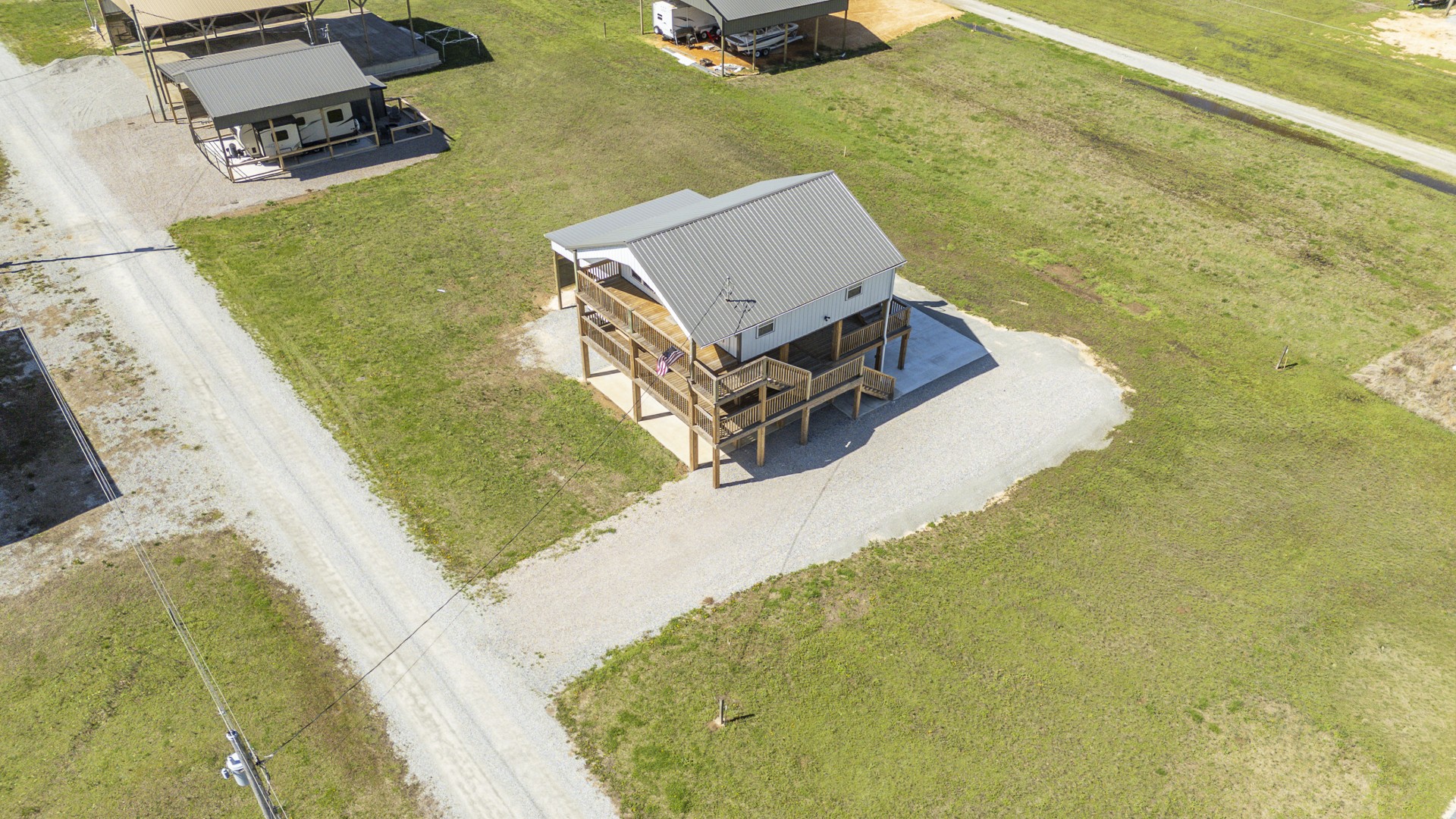 1082 WC PICKETT Road Clifton, TN 38425 - Photo 10 of 76