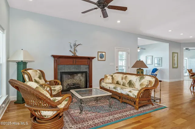 $849,900 | 212 Lakeshore Drive, Lake Waccamaw, NC 28450