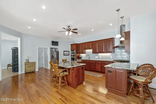 $849,900 | 212 Lakeshore Drive, Lake Waccamaw, NC 28450