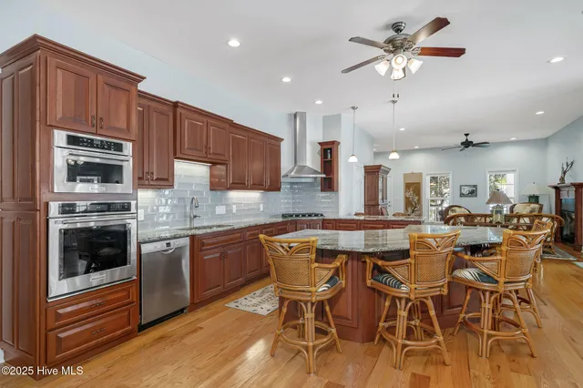 $849,900 | 212 Lakeshore Drive, Lake Waccamaw, NC 28450