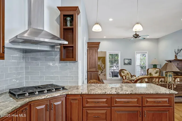 $849,900 | 212 Lakeshore Drive, Lake Waccamaw, NC 28450