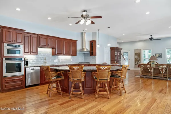 $849,900 | 212 Lakeshore Drive, Lake Waccamaw, NC 28450