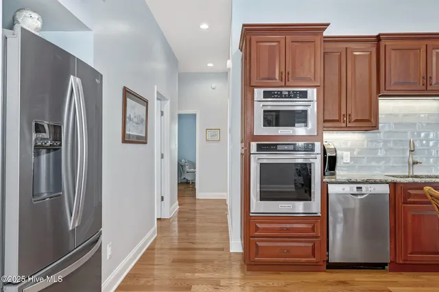 $849,900 | 212 Lakeshore Drive, Lake Waccamaw, NC 28450