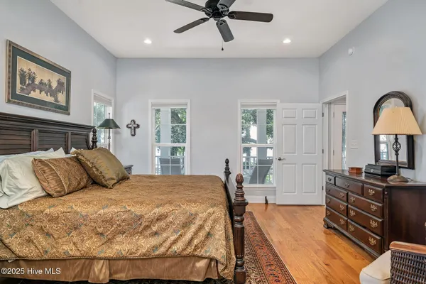 $849,900 | 212 Lakeshore Drive, Lake Waccamaw, NC 28450