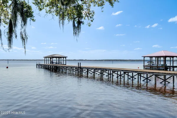 $849,900 | 212 Lakeshore Drive, Lake Waccamaw, NC 28450