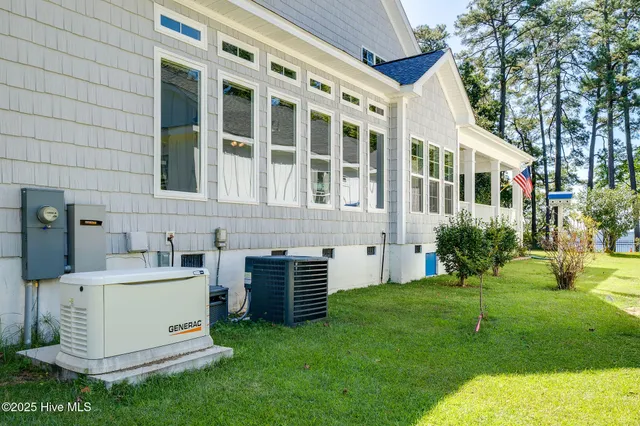 $849,900 | 212 Lakeshore Drive, Lake Waccamaw, NC 28450