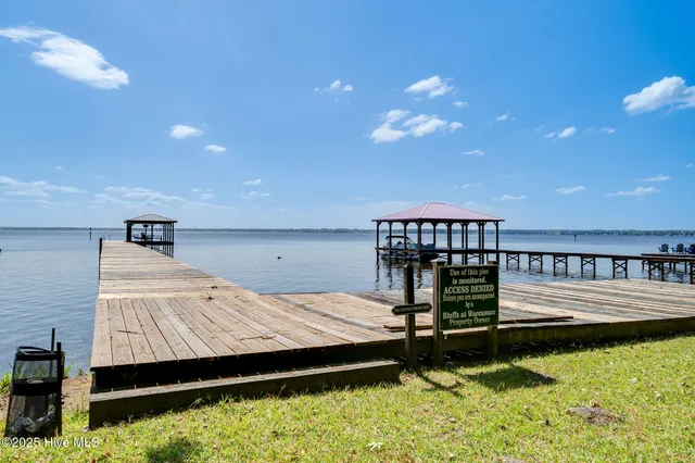 $849,900 | 212 Lakeshore Drive, Lake Waccamaw, NC 28450