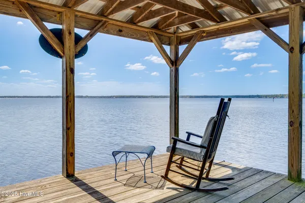 $849,900 | 212 Lakeshore Drive, Lake Waccamaw, NC 28450