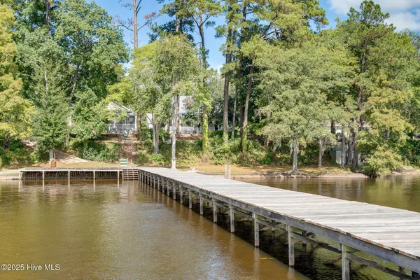 $849,900 | 212 Lakeshore Drive, Lake Waccamaw, NC 28450