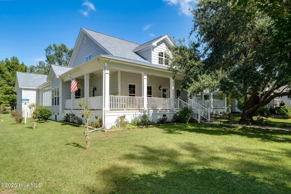 $849,900 | 212 Lakeshore Drive, Lake Waccamaw, NC 28450