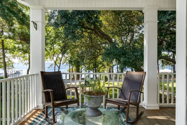 $849,900 | 212 Lakeshore Drive, Lake Waccamaw, NC 28450